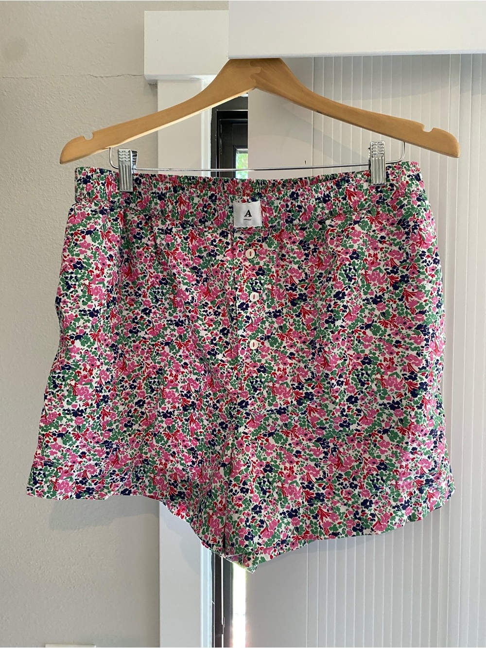 Anthropologie Pink Green Navy Floral Elastic Waist Shorts - Picture 3 of 3